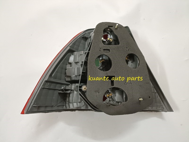 Corolla 2003 NZE121 rear light